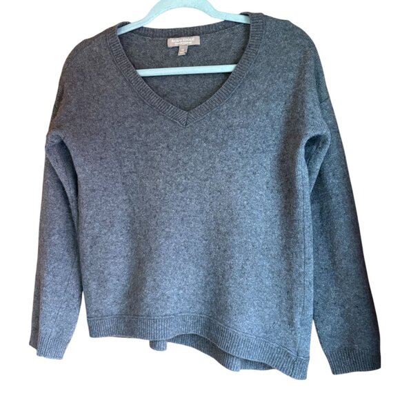 Banana Republic Gray V-Neck Sweater Touch Of Cashmere Blend Size M - Picture 1 of 10